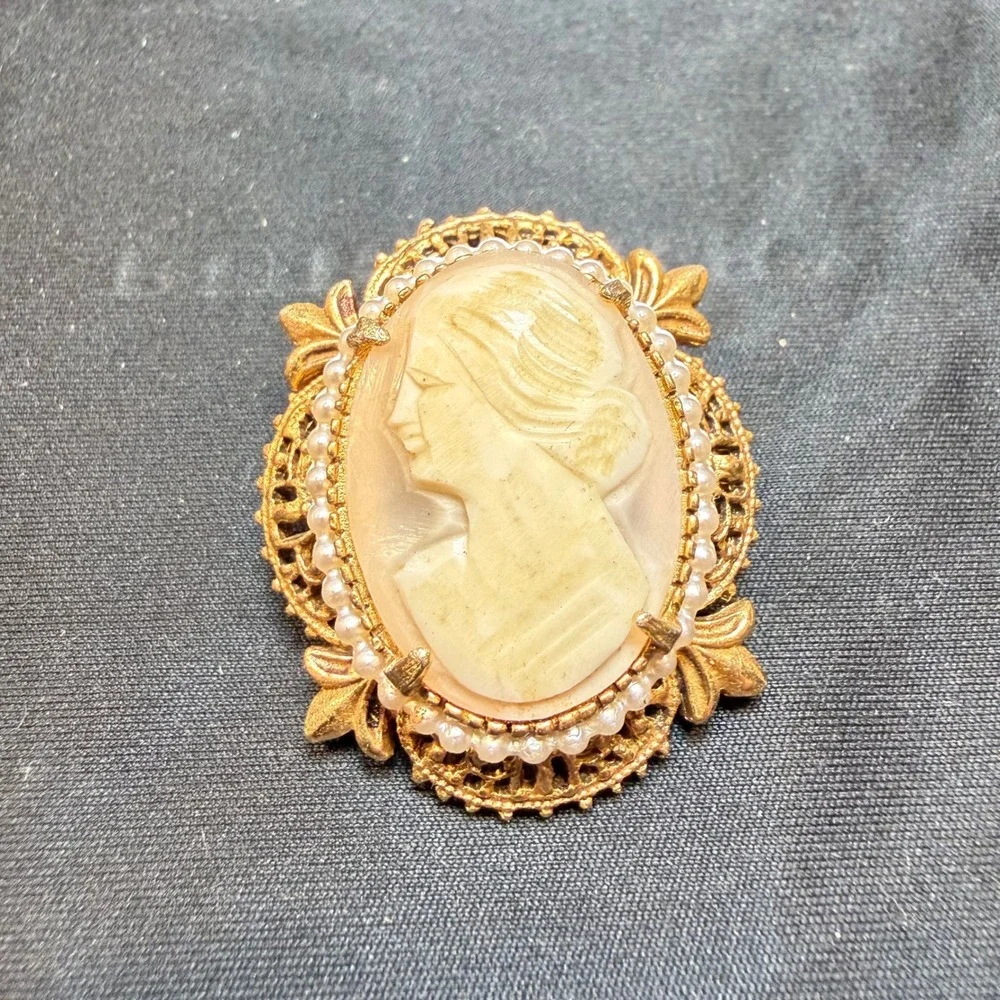 Vintage Florenza Cameo Brooch Pendant Gold Tone Faux Pearl Filigree Signed